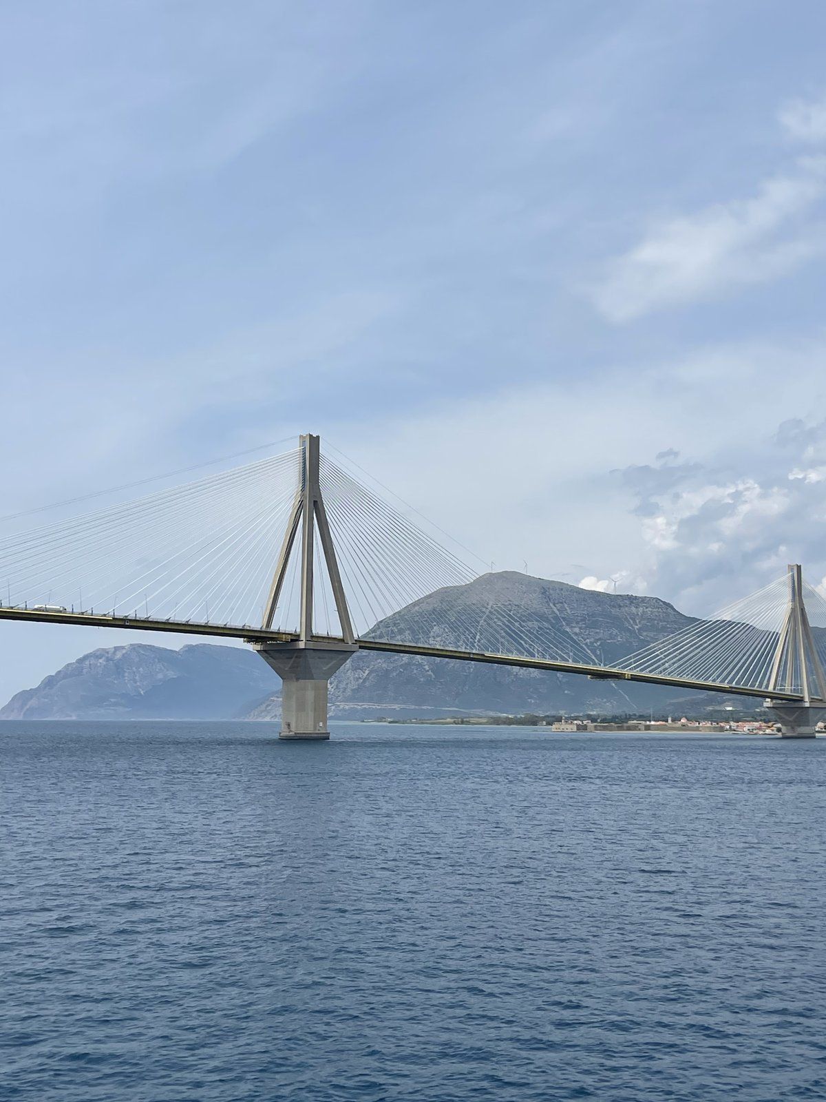 Die Rio-Andirrio-Brücke über den Golf von Korinth